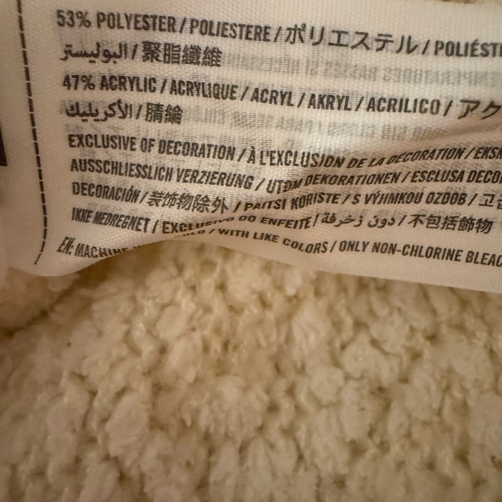 Abercrombie & Fitch Ultra Soft Texturex White V-Neck Sweater - Picture 5 of 7